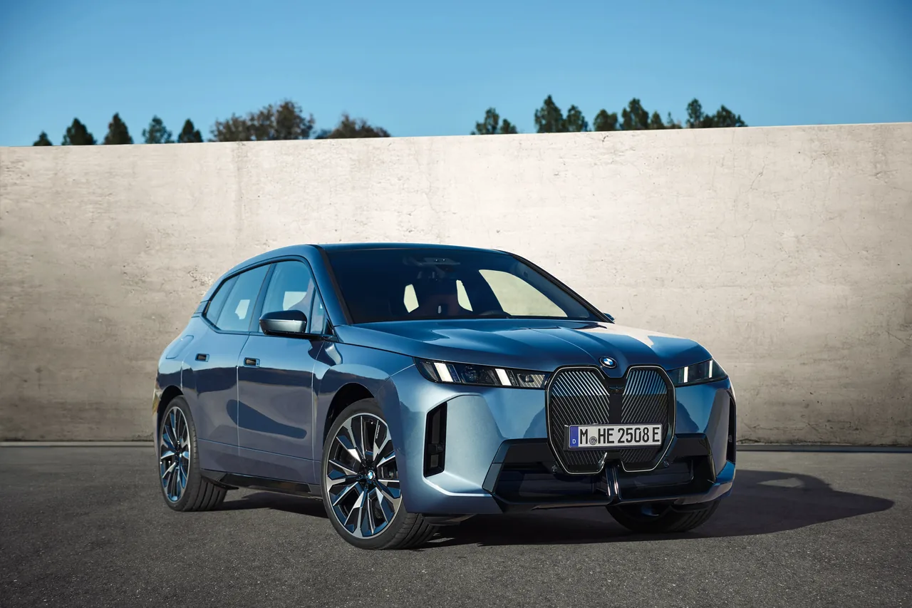 BMW iX